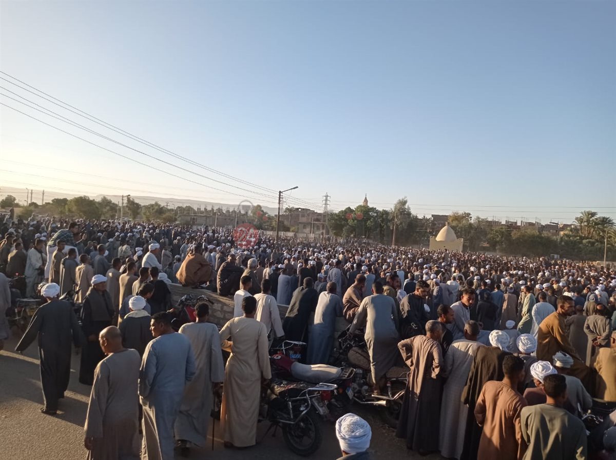 تشييع جثمان شهيد الشرطة بمسقط رأسه في قنا&nbsp;
