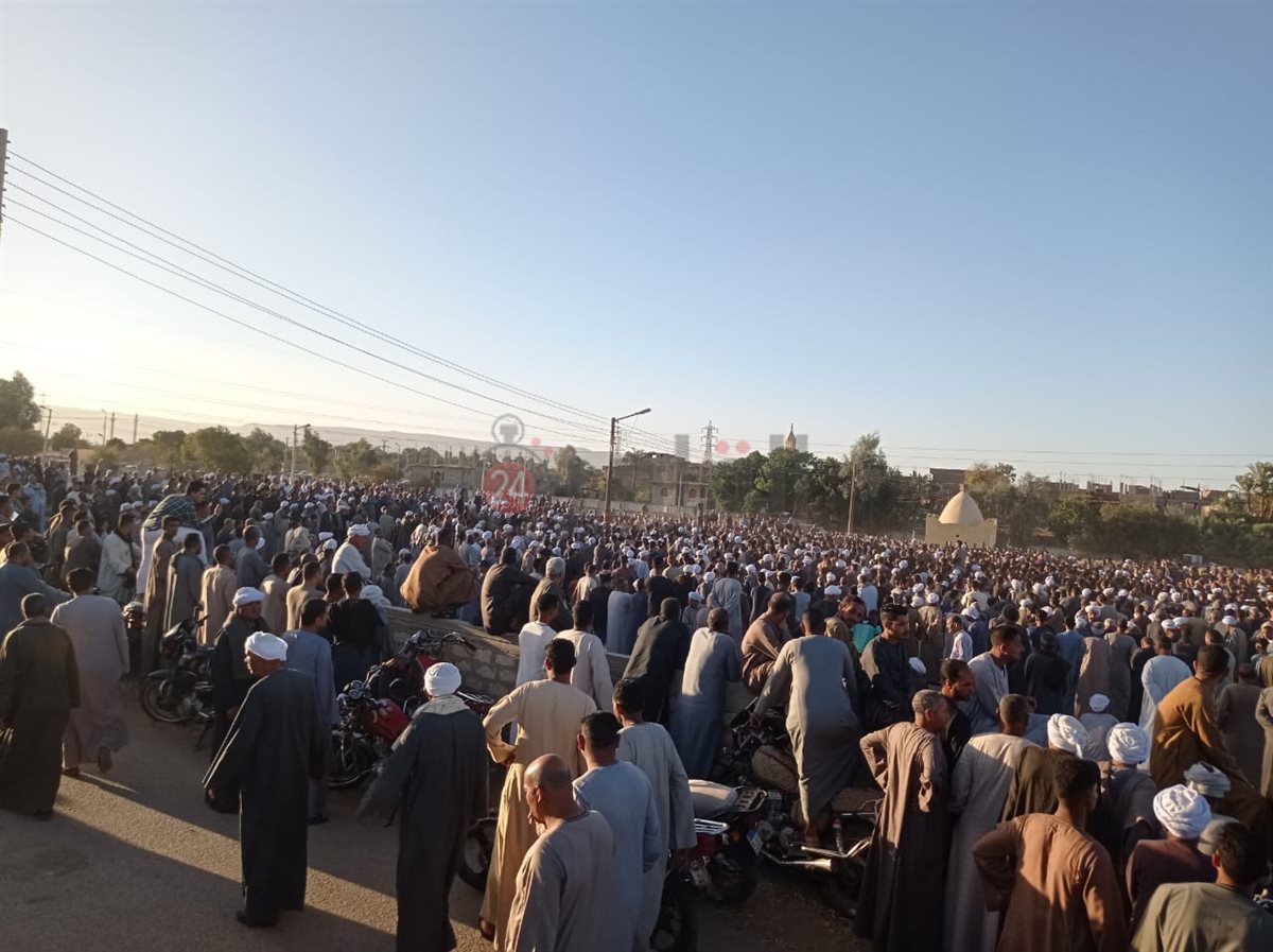 تشييع جثمان شهيد الشرطة بمسقط رأسه في قنا&nbsp;