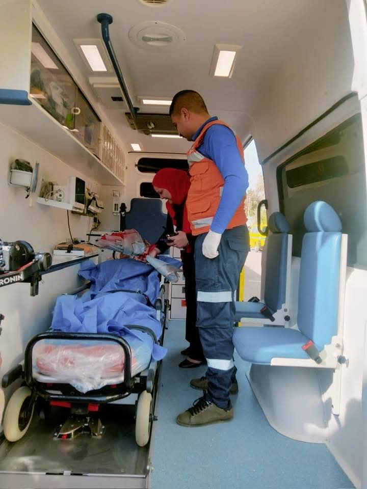 بعد نشر القاهرة 24.. فريق طبي وسيارة إسعاف مجهزة لنقل إيمان ضحية رشق الحجارة بقطار المنوفية إلى معهد ناصر|صور