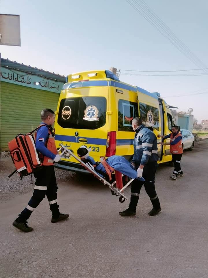 بعد نشر القاهرة 24.. فريق طبي وسيارة إسعاف مجهزة لنقل إيمان ضحية رشق الحجارة بقطار المنوفية إلى معهد ناصر|صور
