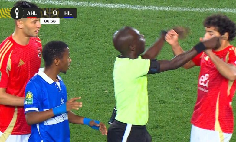 تعدي حكم مباراة الأهلي والهلال على محمد هاني