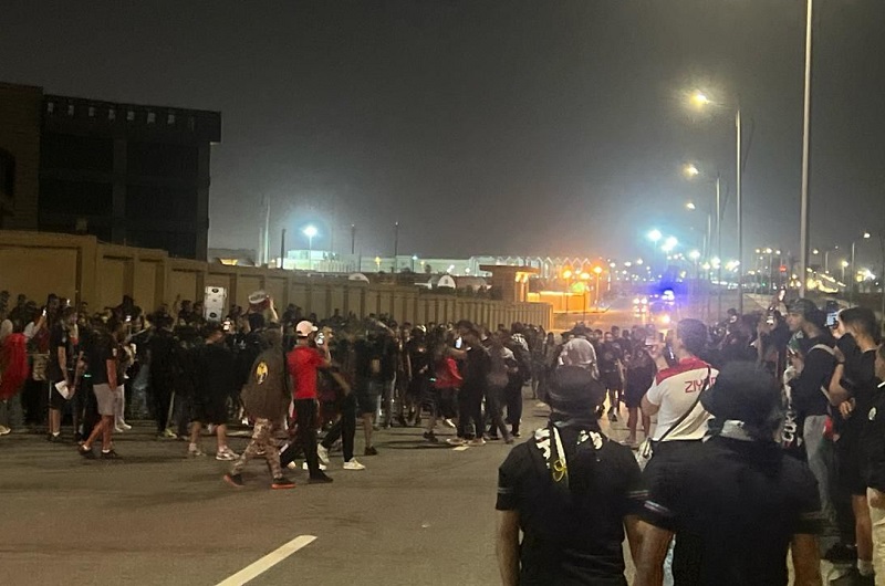 جماهير الجيش الملكي خارج ملعب الدفاع الجوي