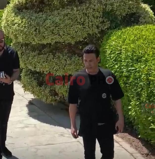 سعد الصغير في جنازة زوجة الفنان نضال الشافعي