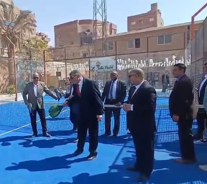 محافظ الجيزة يشارك الأطفال الأيتام فرحتهم بالأنشطة الرياضية بمركز شباب الصف