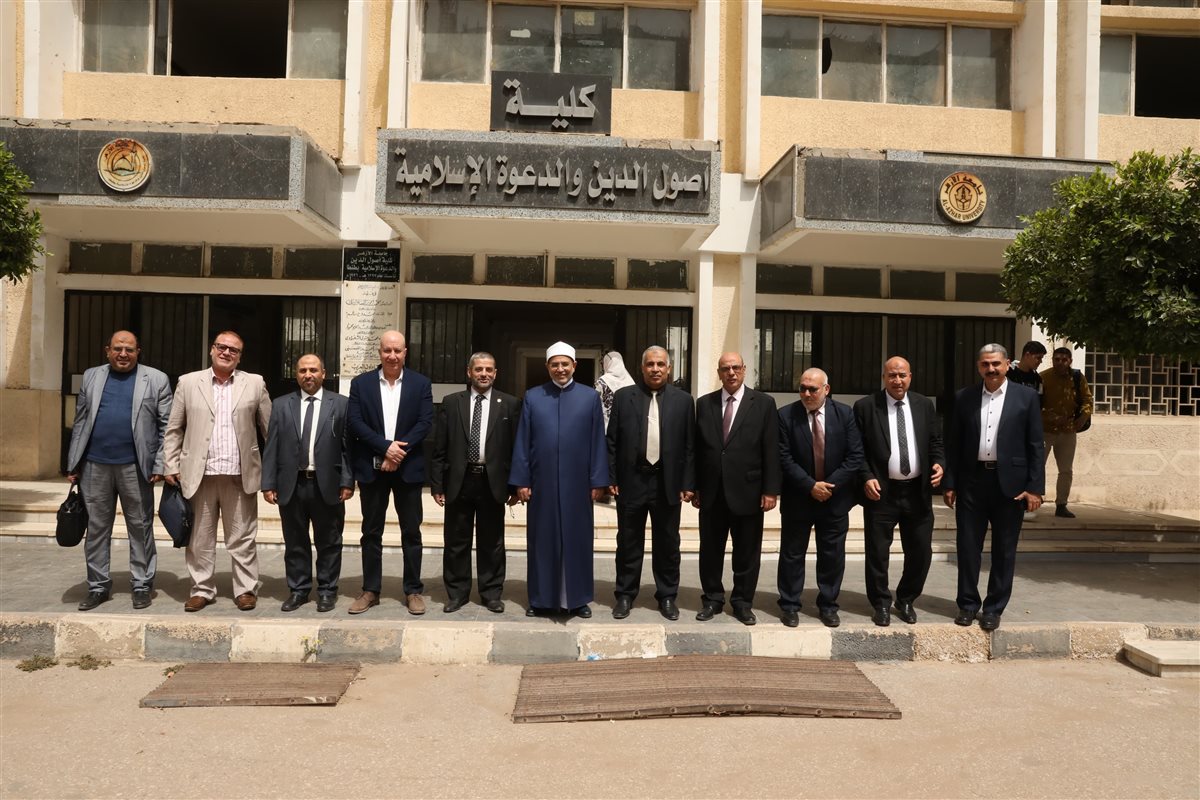 رئيس جامعة الأزهر يتابع حضور وانصراف الطلاب إلكترونيًّا من خلال جهاز البصمة