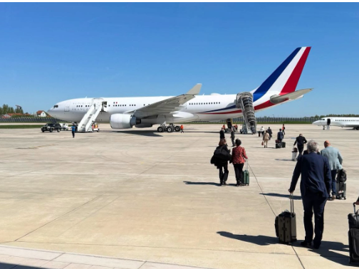 فرح الديباني تنشر صورا من مشاركتها مع الوفد الرسمي الفرنسي لـ مصر