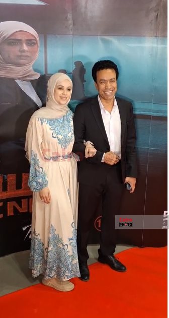 سامح حسين يصطحب زوجته على ريد كاربت فيلمه