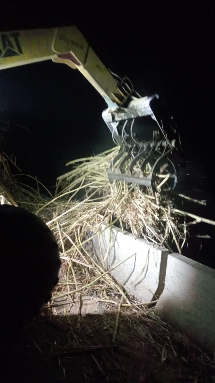 حادث تصادم مقطورة قصب بسيارة نقل