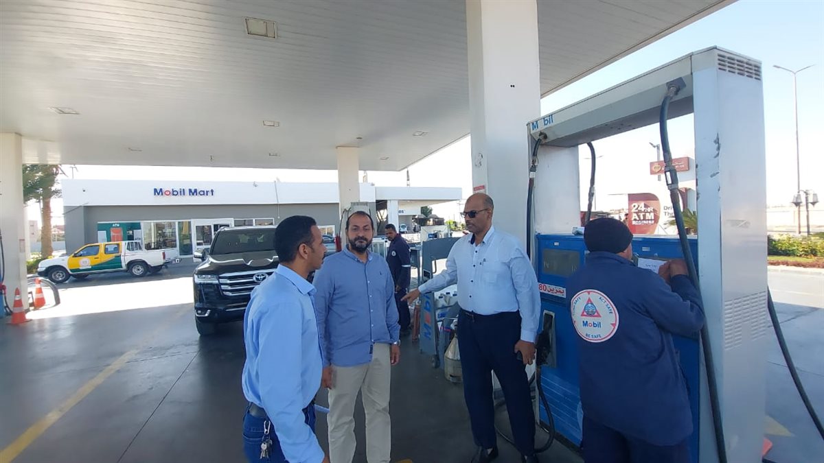 وكيل وزارة التموين يتفقد محطات الوقود 