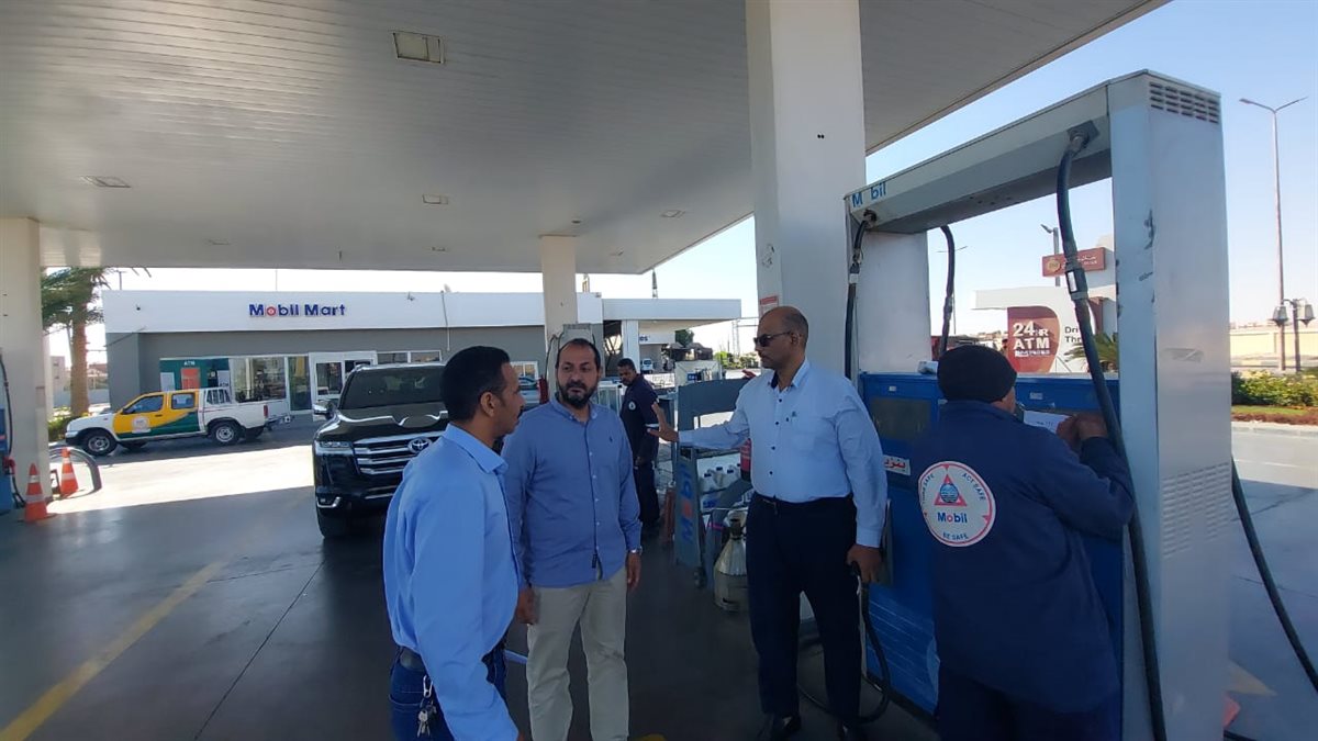 وكيل وزارة التموين يتفقد محطات الوقود 