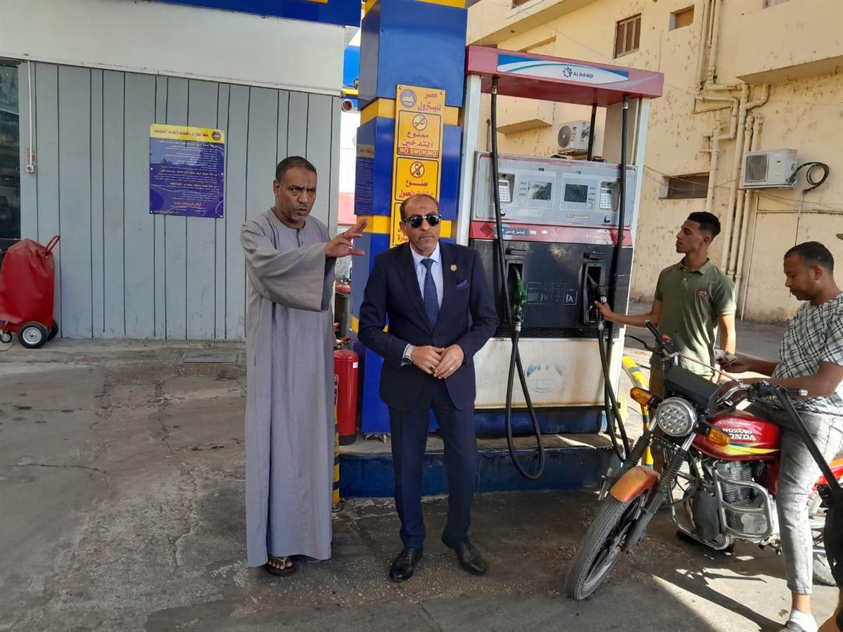 انتظام العمل بمحطات الوقود بعد رفع اسعارة بالأقصر