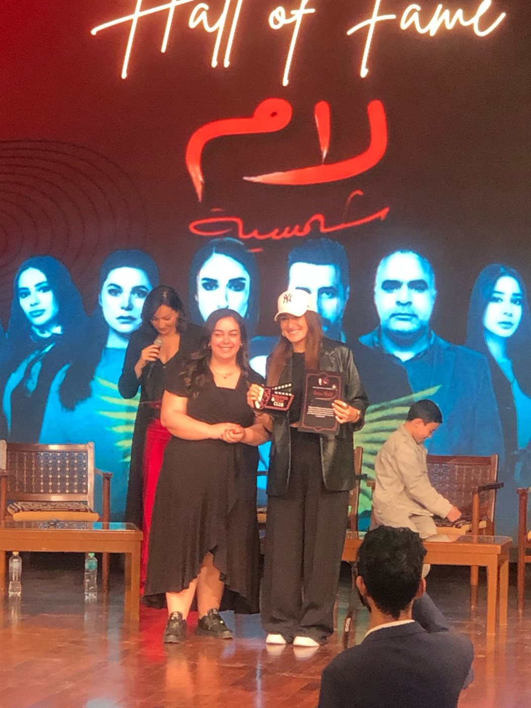 بحضور كرم الشناوي وأمينة خليل ويسرا اللوزي.. الجامعة الأمريكية تكرّم أبطال مسلسل لام شمسية