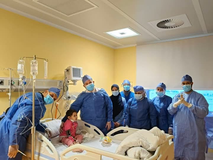 فريق طبي بالأقصر ينجح في زراعة نخاع لطفلة