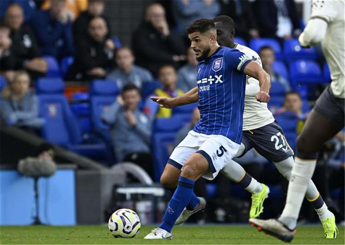 القنوات الناقلة لـ بث مباشر مباراة تشيلسي اليوم ضد إيبسويتش تاون