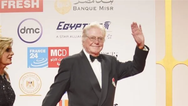 حسين فهمي من <span style=