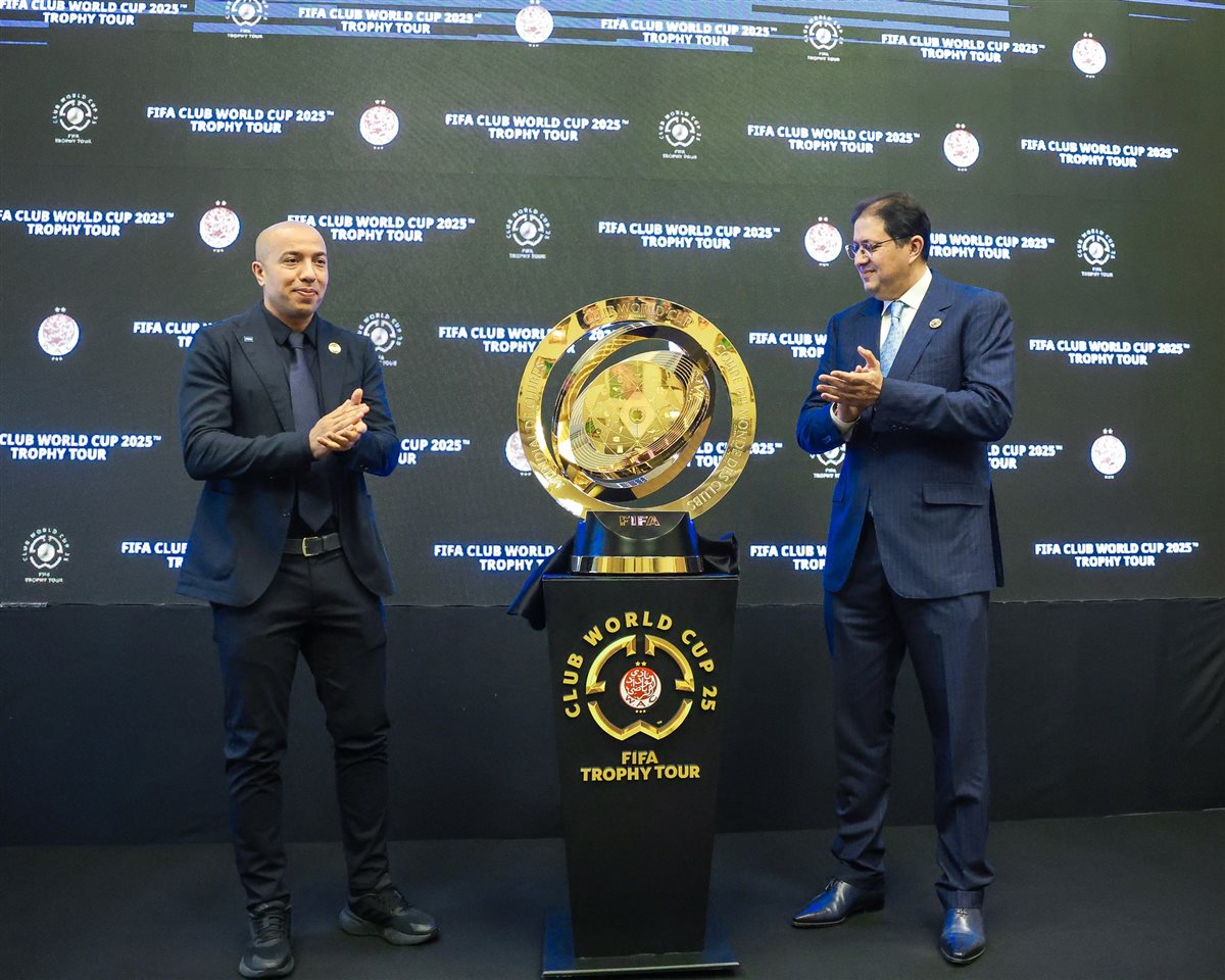 درع كأس العالم للأندية يصل مقر الوداد المغربي