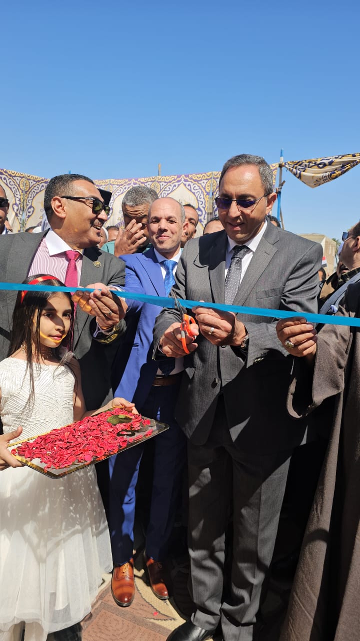 محافظ قنا يفتتح محطتي الشيخ حسين والهجان في الجبلاو