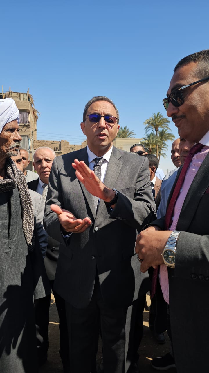 محافظ قنا يفتتح محطتي الشيخ حسين والهجان في الجبلاو