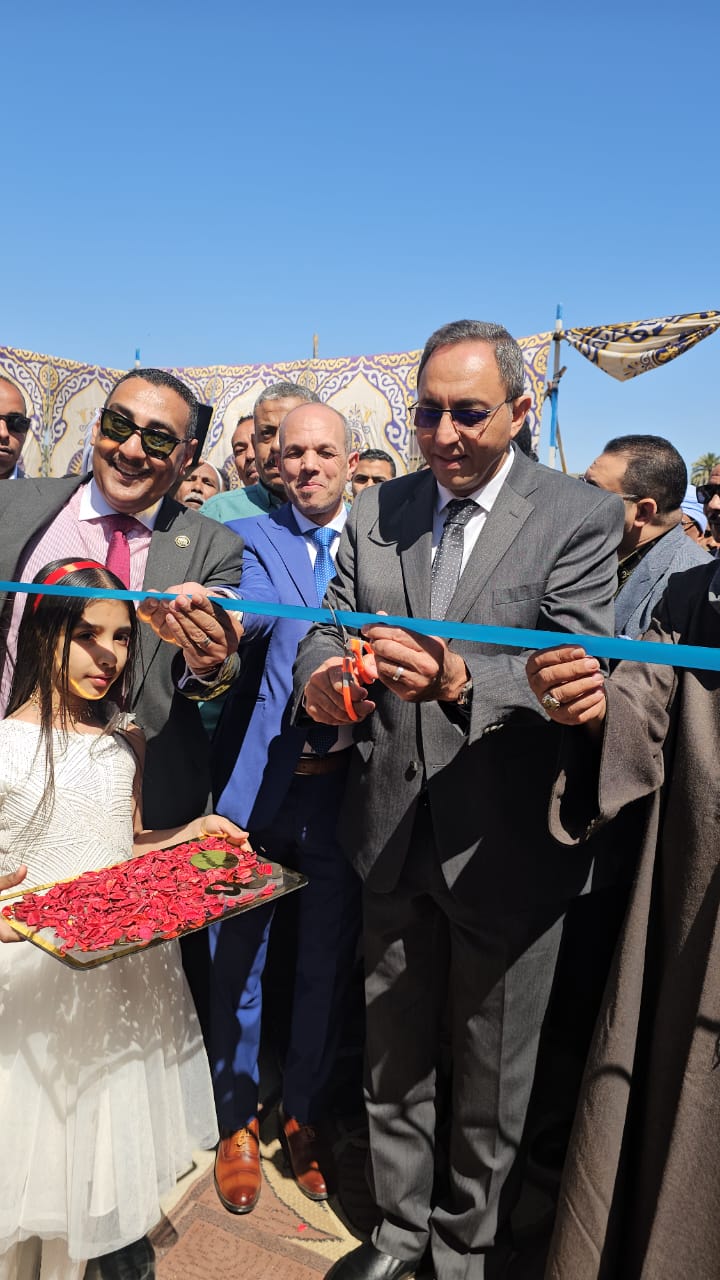 محافظ قنا يفتتح محطتي الشيخ حسين والهجان في الجبلاو