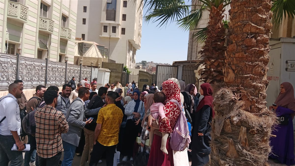 وقفة أوائل جامعة الأزهر أمام المشيخة للمطالبة بالتعيين