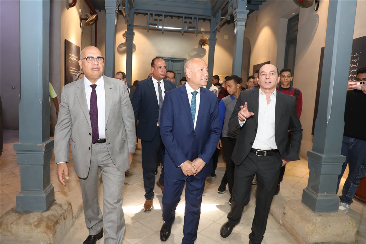 محافظ القاهرة يزور متحف الأديب نجيب محفوظ بحى الجمالية&nbsp;