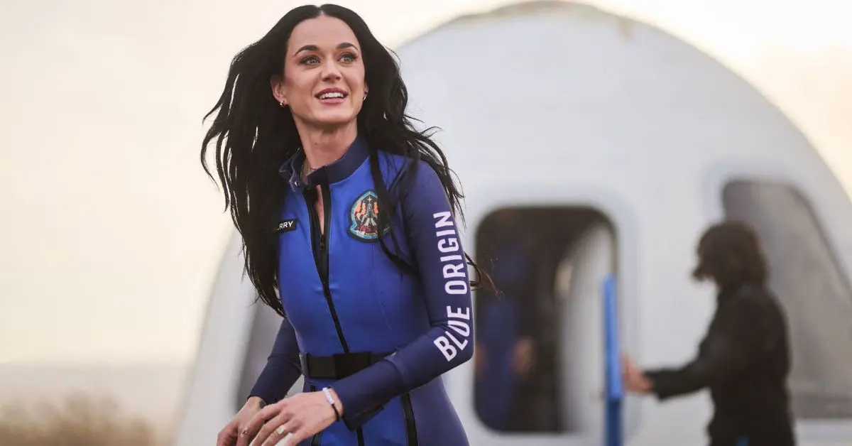 كاتي بيري تندم على الضجة الإعلامية بسبب أول رحلة نسائية إلى الفضاء