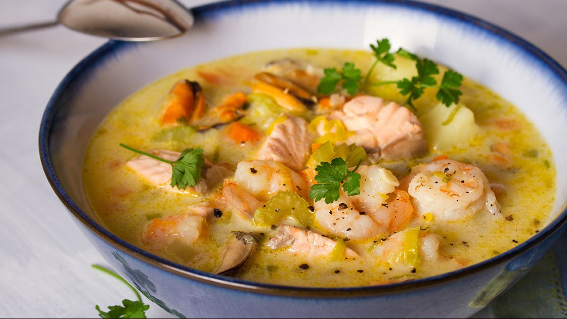 طريقة عمل شوربة السي فود المجمدة