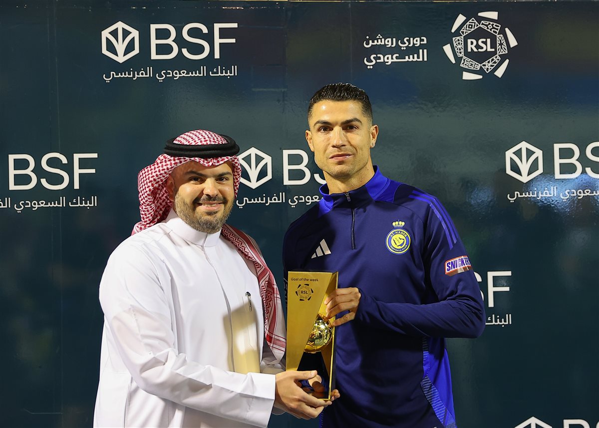 رونالدو يفوز بجائزة هداف الأسبوع في الدوري السعودي للمحترفين