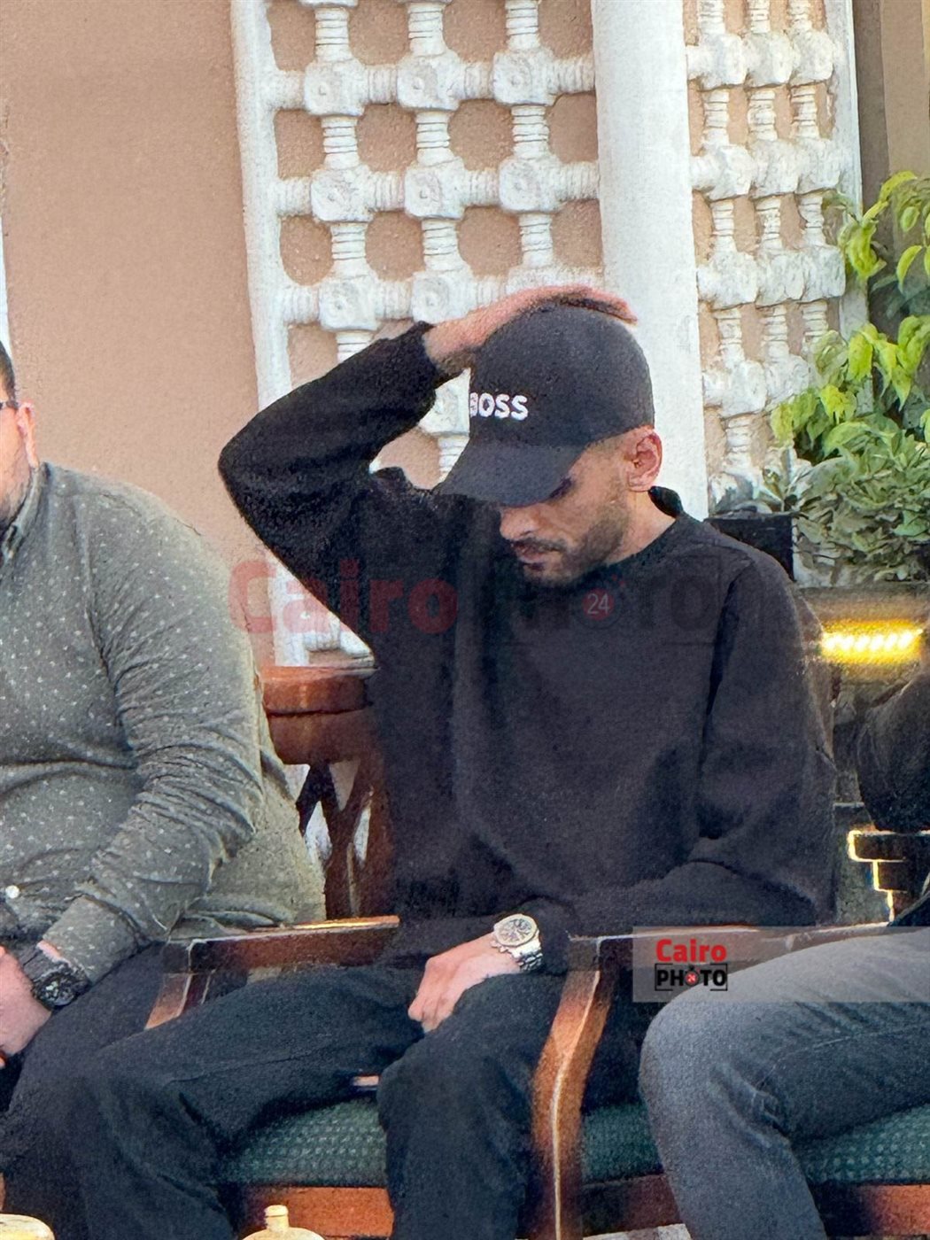 نجل سليمان عيد وحمدي الميرغني يستقبلان عزاء الراحل بمسجد الشرطة