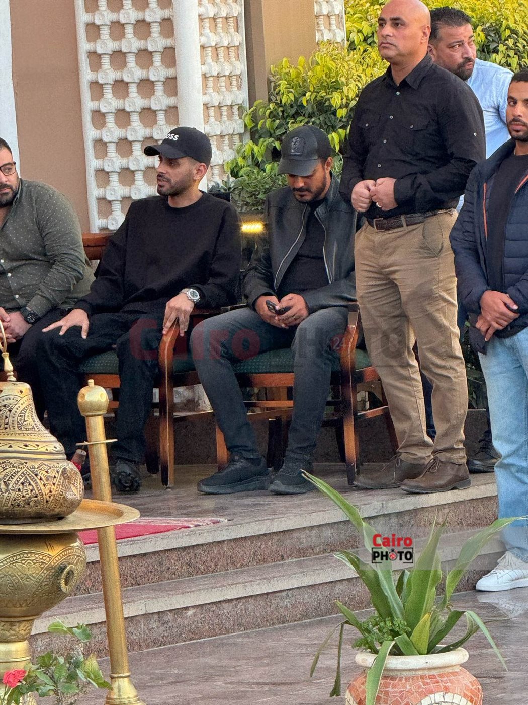 نجل سليمان عيد وحمدي الميرغني يستقبلان عزاء الراحل بمسجد الشرطة