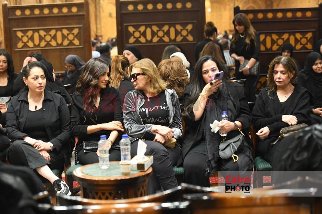 نجوم الفن في عزاء الفنان سليمان عيد