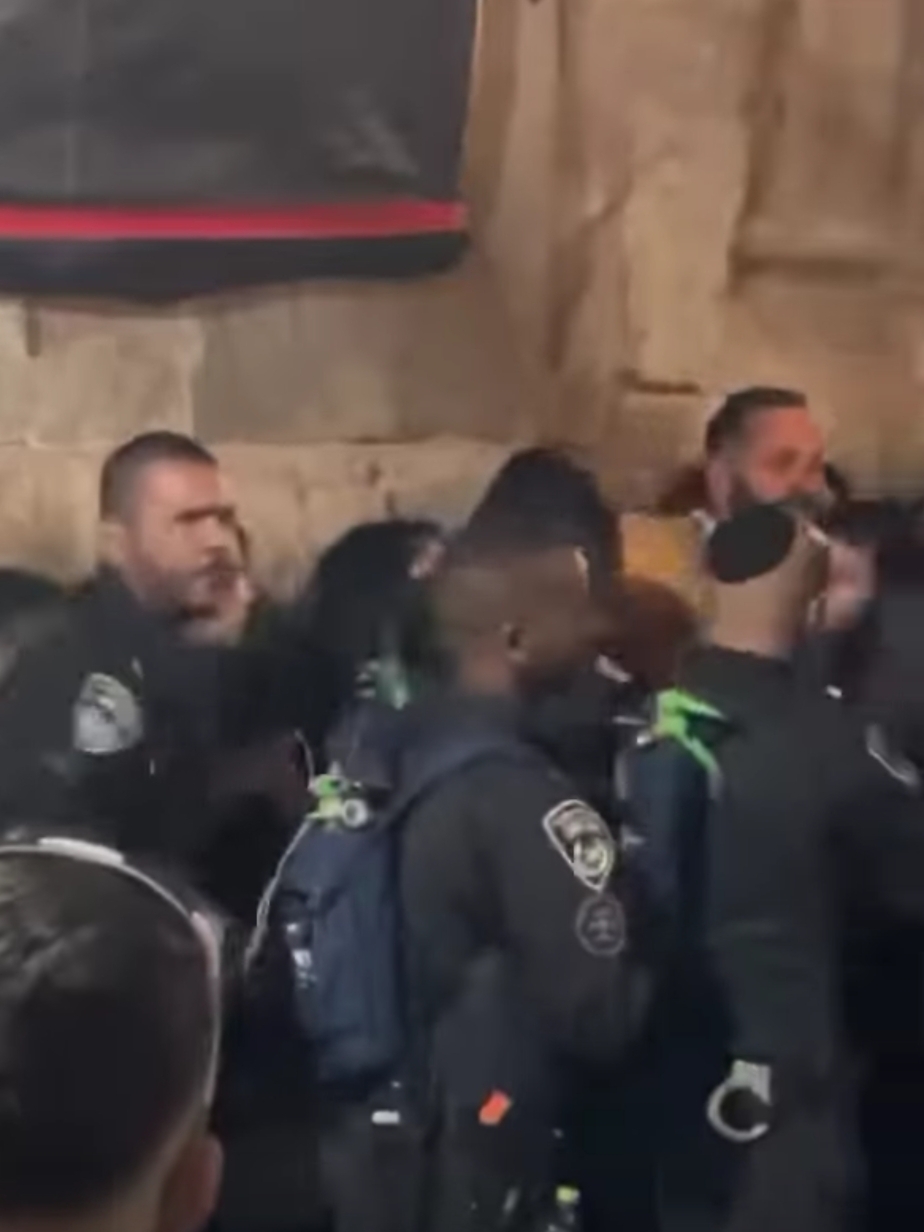 اعتداءات إسرائيلية على المسيحيين في كنيسة القيامة خلال احتفالات سبت النور