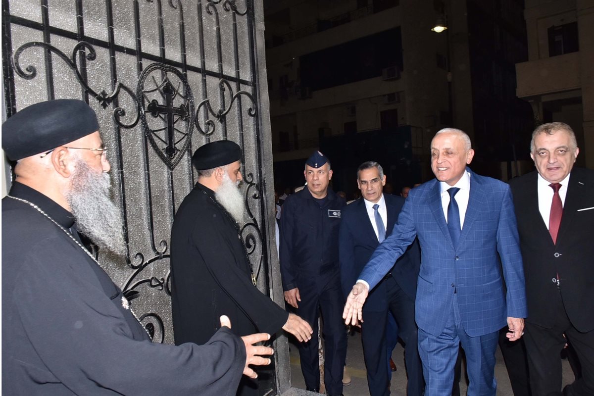 محافظ الأقصر وجولة في الكنائس للتهنئة بعيد الميلاد المجيد