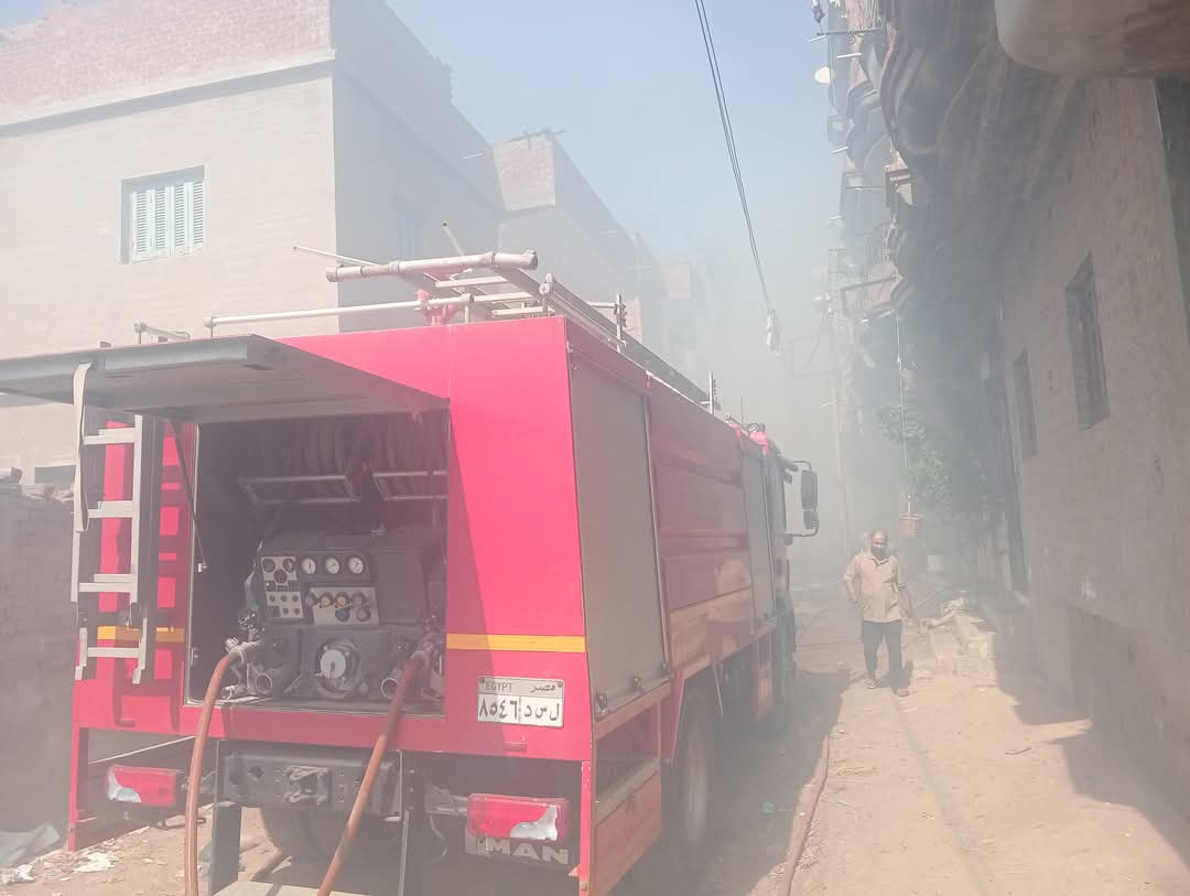 أثناء السيطرة علي الحريق