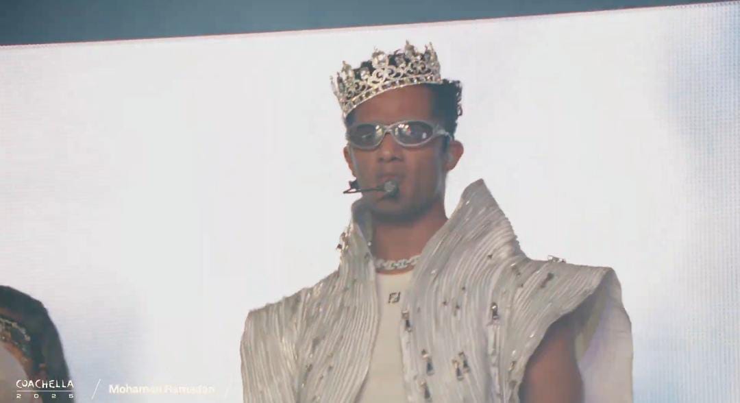 بعد جدل إطلالته في حفله السابق.. محمد رمضان بالشيشة والتاج في حفله بـ كوتشيلا