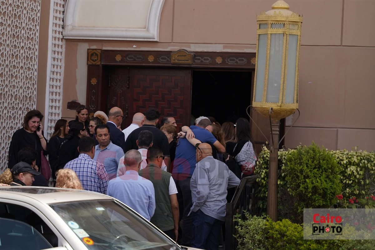 لقطات من جنازة الدكتور نبيل سالم زوج الإعلامية سناء منصور