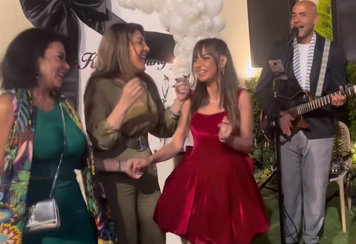 بحضور رانيا يوسف وإنجي علاء.. داليا مصطفى تحتفل بعيد ميلادها رفقة أصدقائها