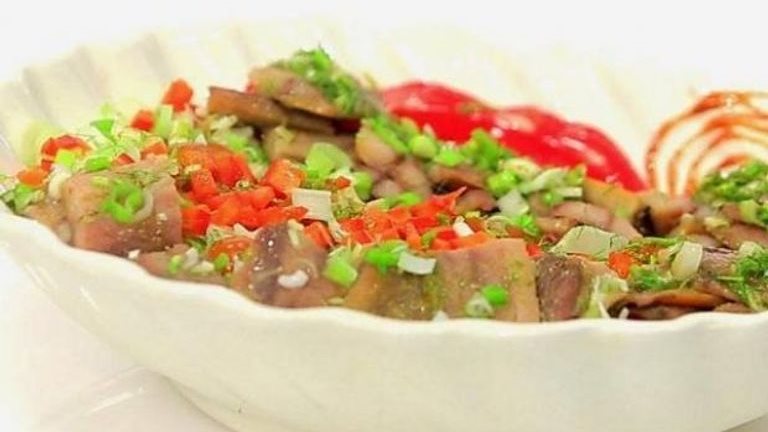 طريقة عمل الرنجة بالبصل والطماطم