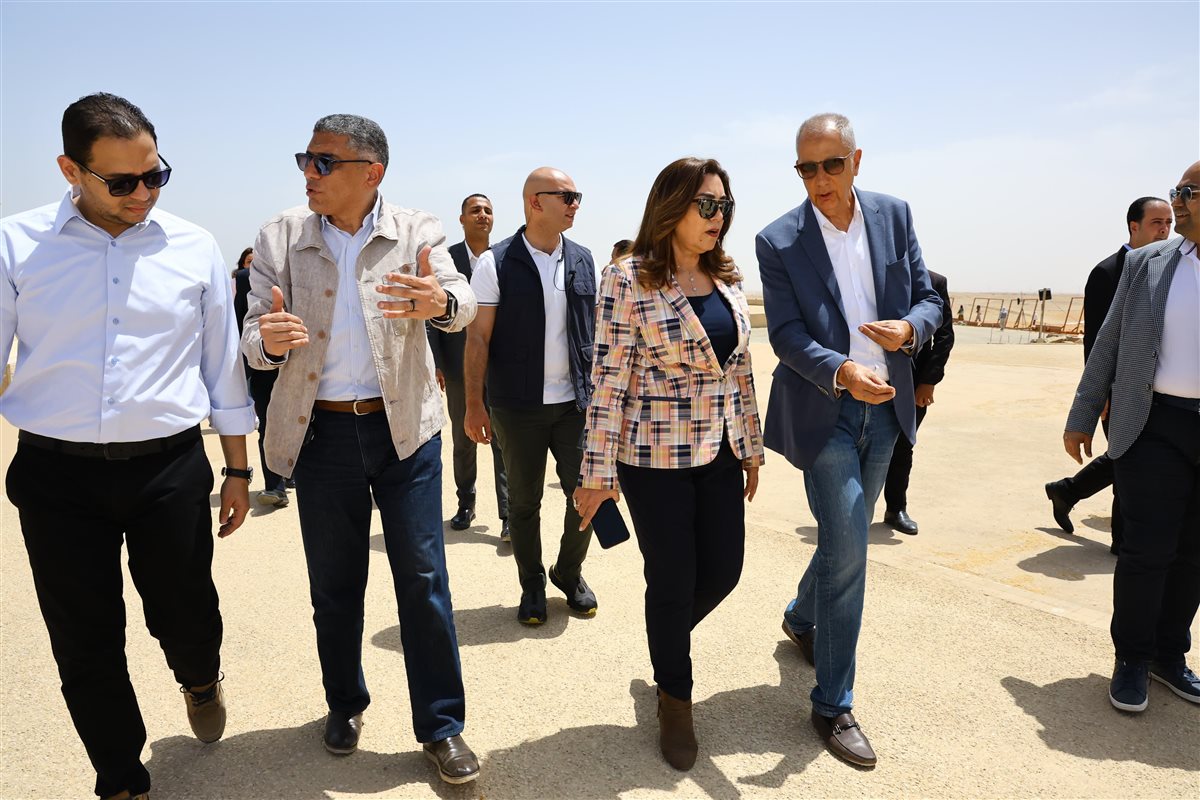 متابعة التشغيل التجريبى لأعمال تطوير المنطقة الأثرية بالأهرامات