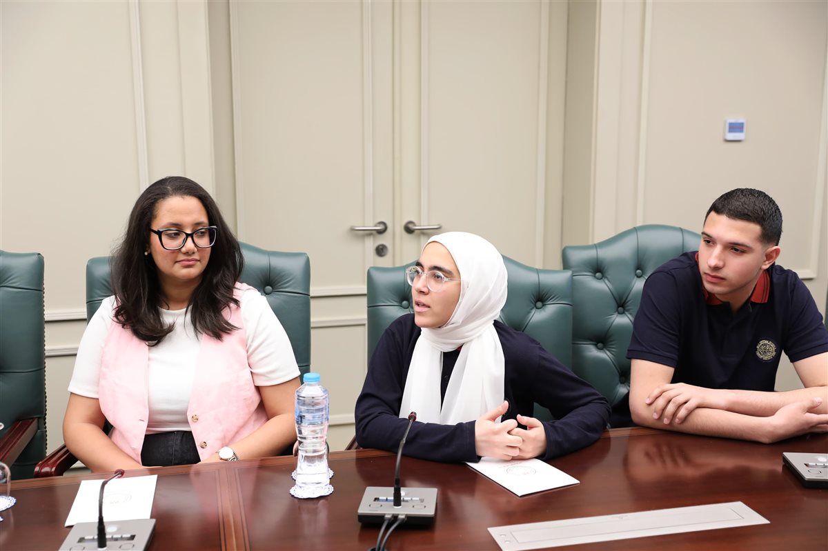 وزير التعليم يلتقي ممثلين لطلاب مدارس النيل الدولية