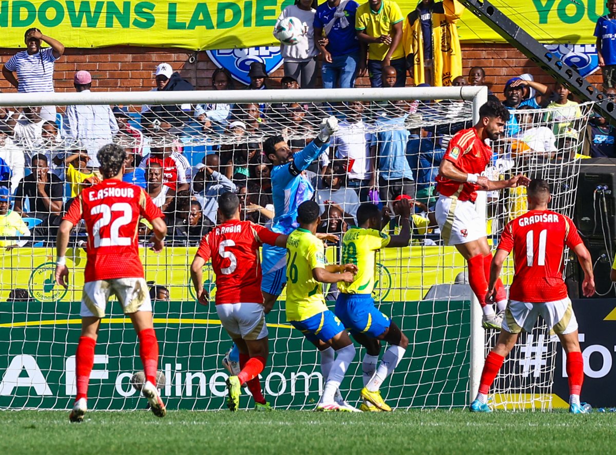 القنوات الناقلة لمباراة الأهلي وصن داونز اليوم