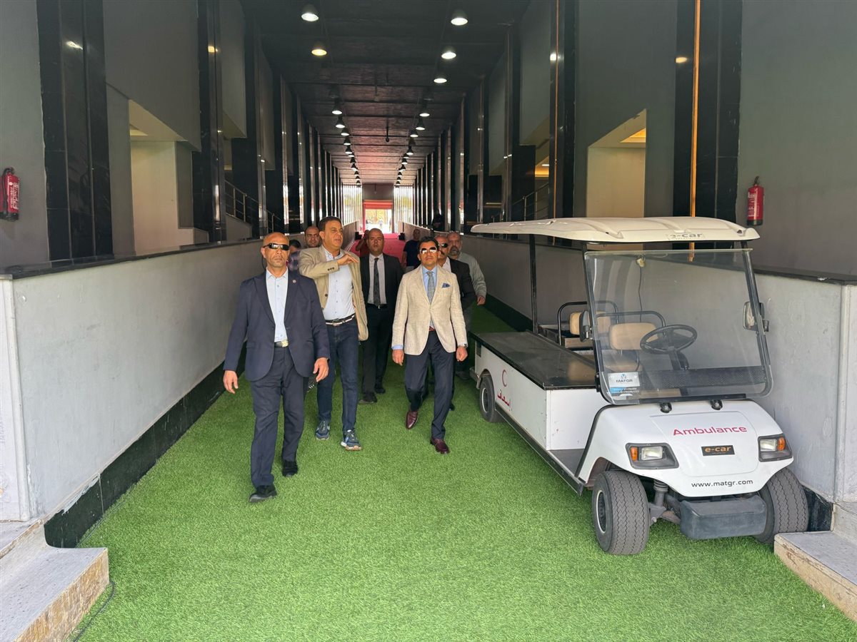 وزير الرياضة يتفقد ستاد القاهرة قبل مباراة الأهلي وصن داونز<br alt=