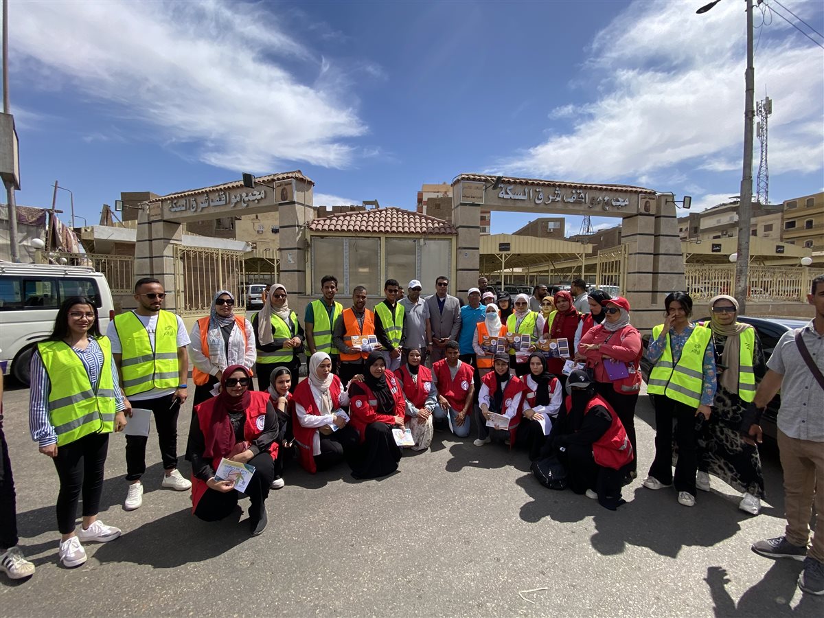 نائب محافظ الأقصر وحملة على المواقف للتوعية ضد الإدمان