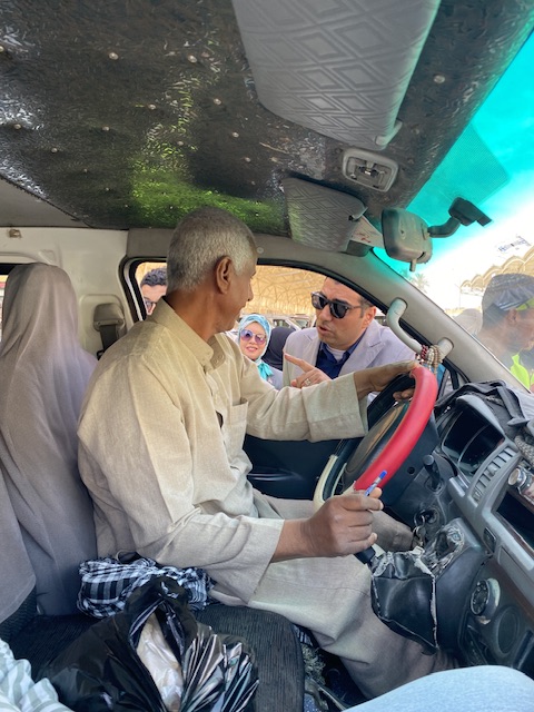 نائب محافظ الأقصر وحملة على المواقف للتوعية ضد الإدمان