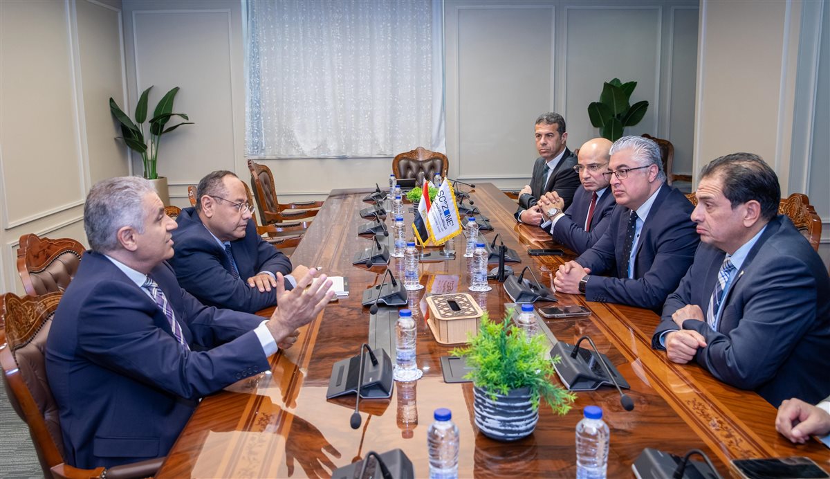 جانب من التوقيع