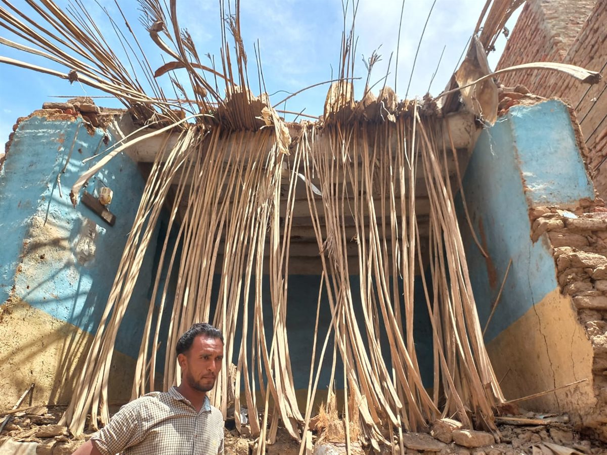 انهيار منزل من الطوب اللبن