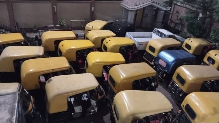 ضبط 60 توك توك مخالف خلال حملات مرورية في كوم حمادة