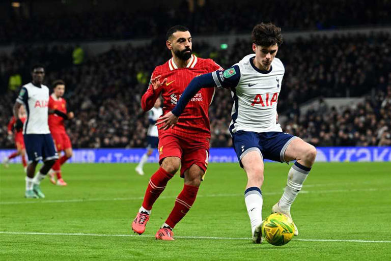 القنوات الناقلة لمشاهدة مباراة ليفربول ضد توتنهام بث مباشر اليوم في الدوري الإنجليزي الممتاز