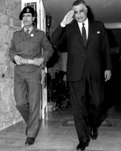 الرئيس الراحل جمال عبد الناصر ومعمر القذافي