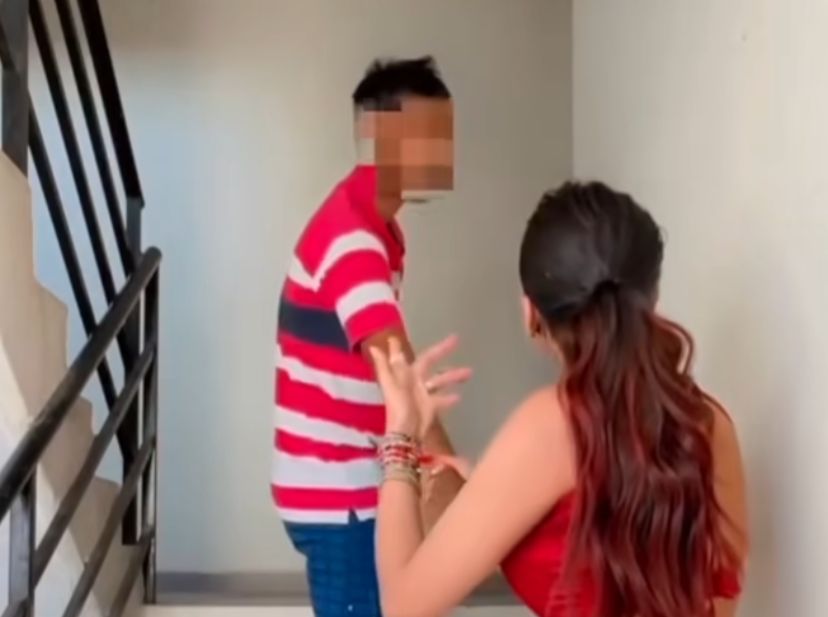 هندية توثق صفعها لـ شاب تحرش بها&nbsp;